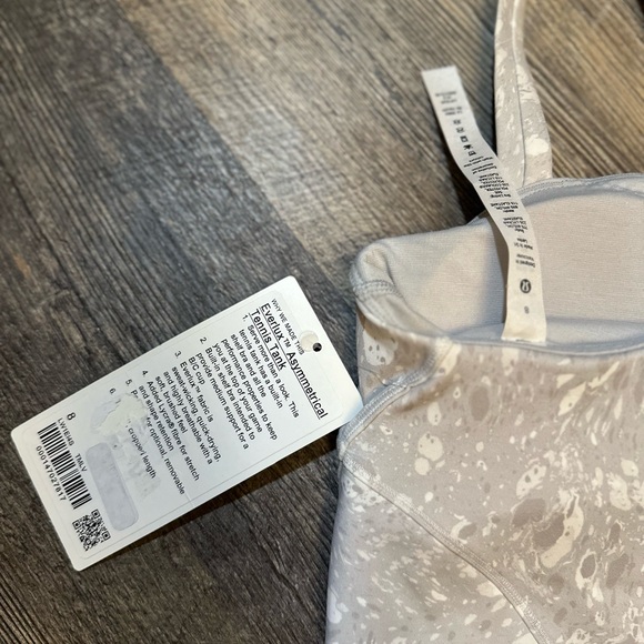 Everlux asymmetrical tennis tank lululemon - Picture 3 of 3